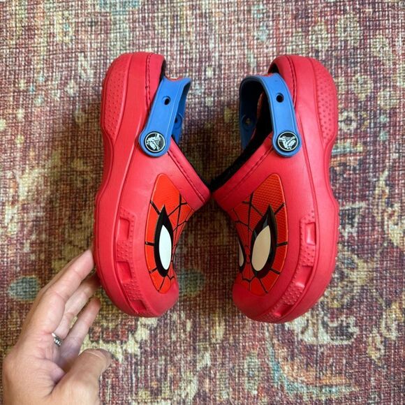 CROCS lined J1 Red Spider-Man Clogs for Kids - Picture 3 of 8
